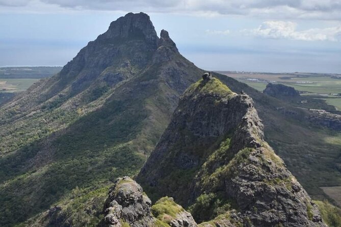 Private hike to the mountain of three mamelles - Narrow paths and steep ground on the main climb