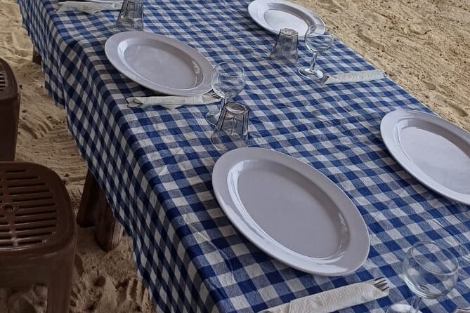 Private Morning Dolphin Watching Snorkeling and Seafood BBQ - Bénitiers Island and a very substantial BBQ lunch