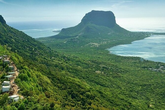 Private southwest of Mauritius: Barbecue Lunch at Îlot Fourneau - Chamarel viewpoint and the southwest from above