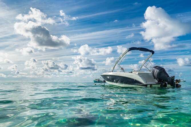 Private speed boat to Ile aux Cerfs full-day Incl: Lunch & Transfer - The afternoon speedboat ride back