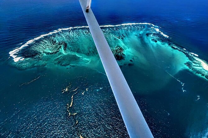 Seaplane Tours over the turquoise lagoon of the East of Mauritius - Key points at a glance
