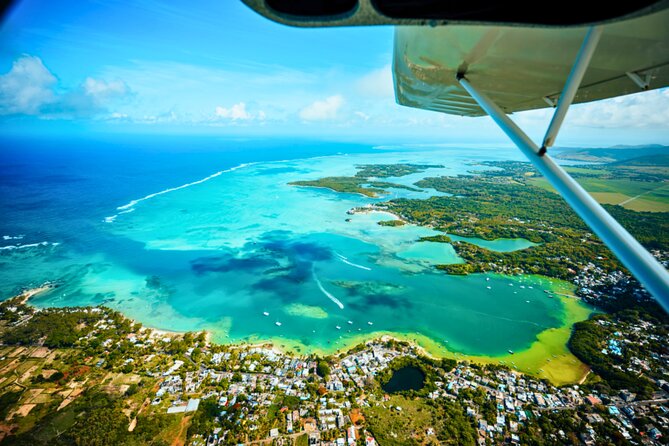 Seaplane Tours over the turquoise lagoon of the East of Mauritius - Amber Island and the scattered eastern islets