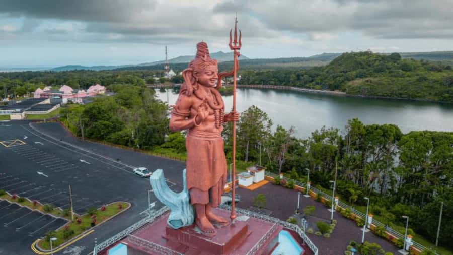 Southern Mauritius: Volcanoes & Coloured Earth - Grand Bassin and the sacred lake