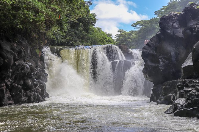 Speedboat Ile aux Cerfs + GRSE Waterfall, BBQ and Bar - What this six-hour Mauritius outing is really like