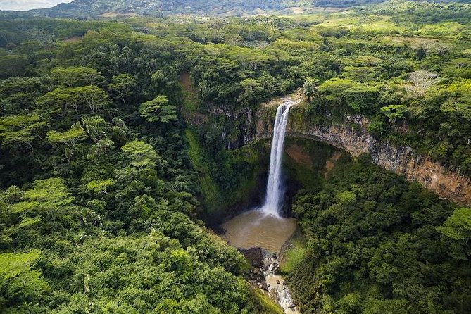 TAXI South guided tour. - Chamarel Seven Coloured Earth and the waterfall