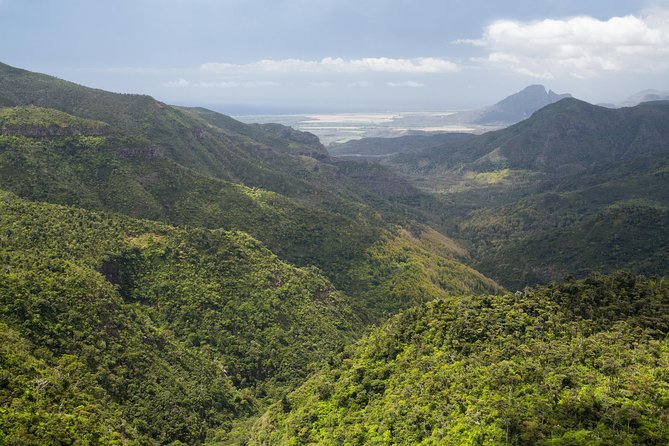 Trou-aux-Cerfs - Chamarel - Grand Bassin -Private Guided Tour (Min. 2 persons) - Grand Bassin: a sacred lake with real cultural weight