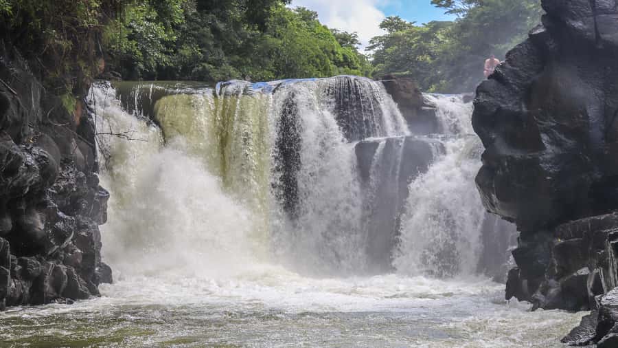 Trou d'Eau Douce: 5 Island Adventure with BBQ & Snorkeling - BBQ lunch and two hours on Ile aux Cerfs