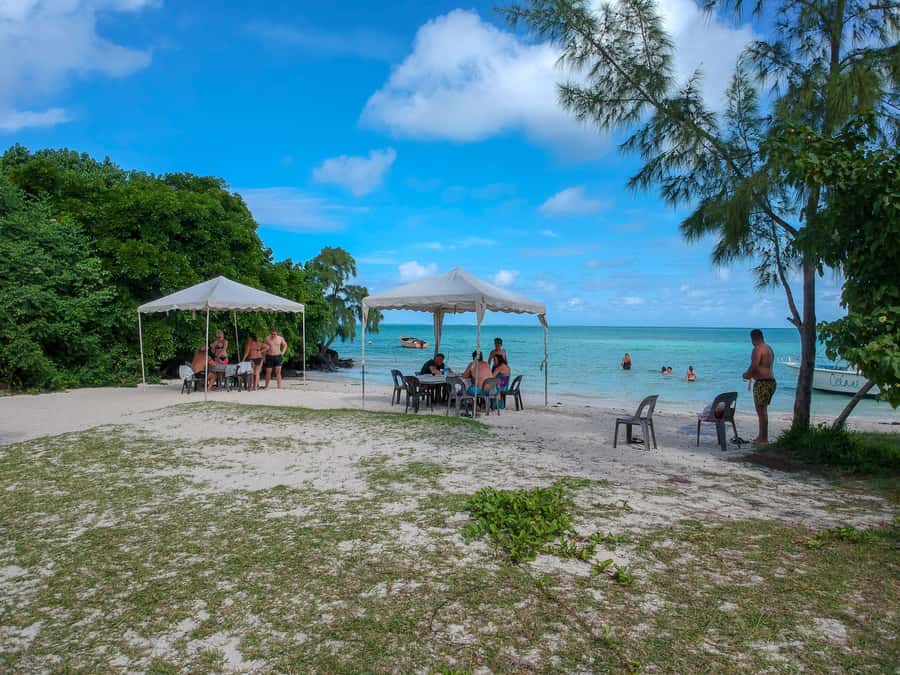 Trou D'Eau Douce: 5 island tour Mauritius with lunch/drinks - The first 20 minutes by speedboat