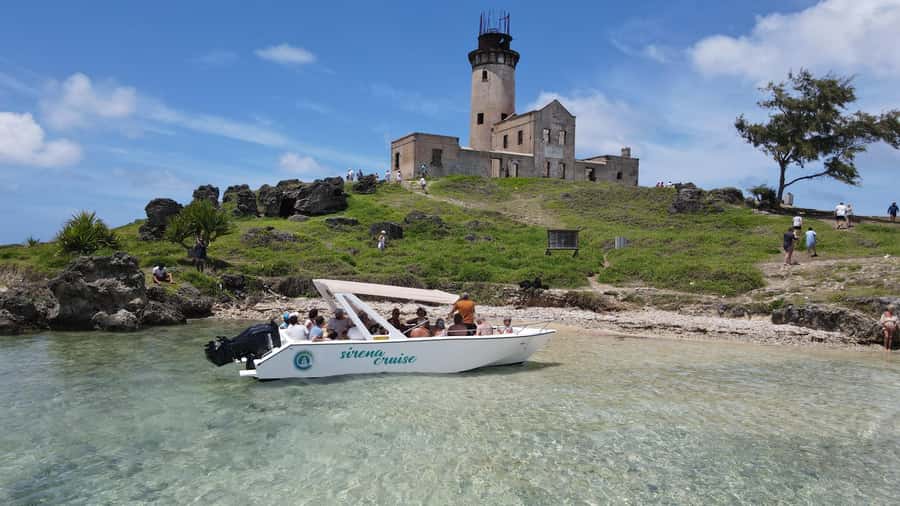 Trou d'Eau Douce: 5 Islands Tour with Snorkeling and BBQ - Visiting the Grse waterfall