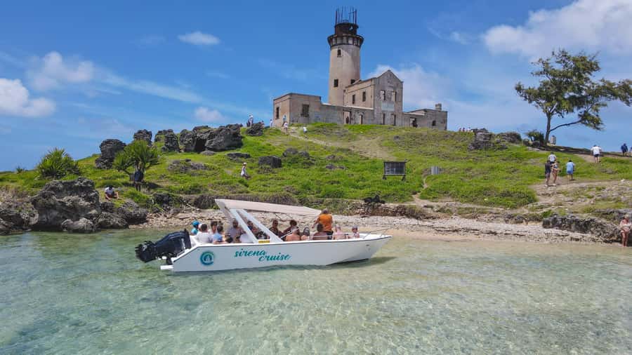 Trou d'Eau Douce: 5 Islands Tour with Snorkeling and BBQ - What the five-hour schedule feels like